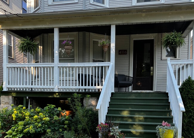 First Floor Apartment in 1910 Frame 2flat - 4116 N Harding Ave