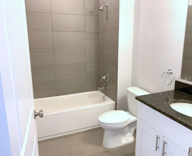 Foto del edificio - 6921 Interbay Blvd