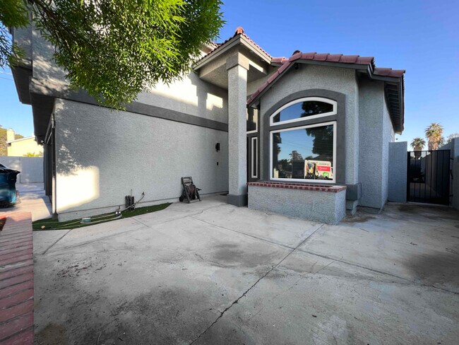 Building Photo - 1506 Champagne Cir