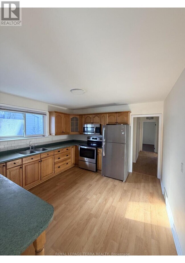 Photo du bâtiment - 114 Adelaide Ave E