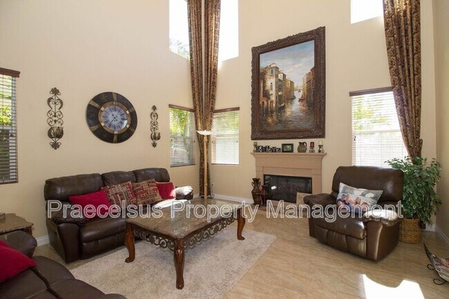 Foto del edificio - 1024 Mountain Ash Ave