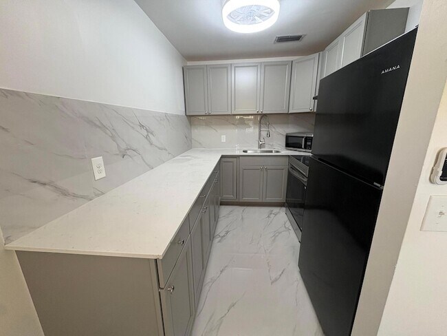 Foto del edificio - 239 Sussex L