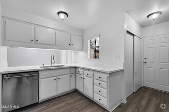 Building Photo - 28657 Conejo View Dr