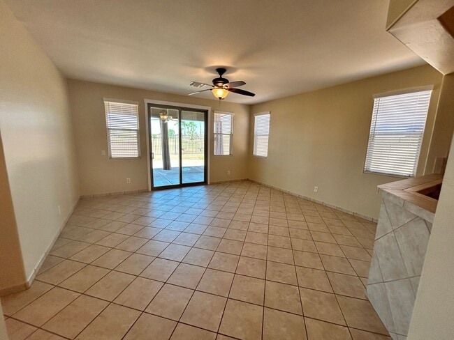 Foto del edificio - Move-In Special! Updated 3 Bed / 2bath Gilbert Home with New Paint, No Carpet and on the Course