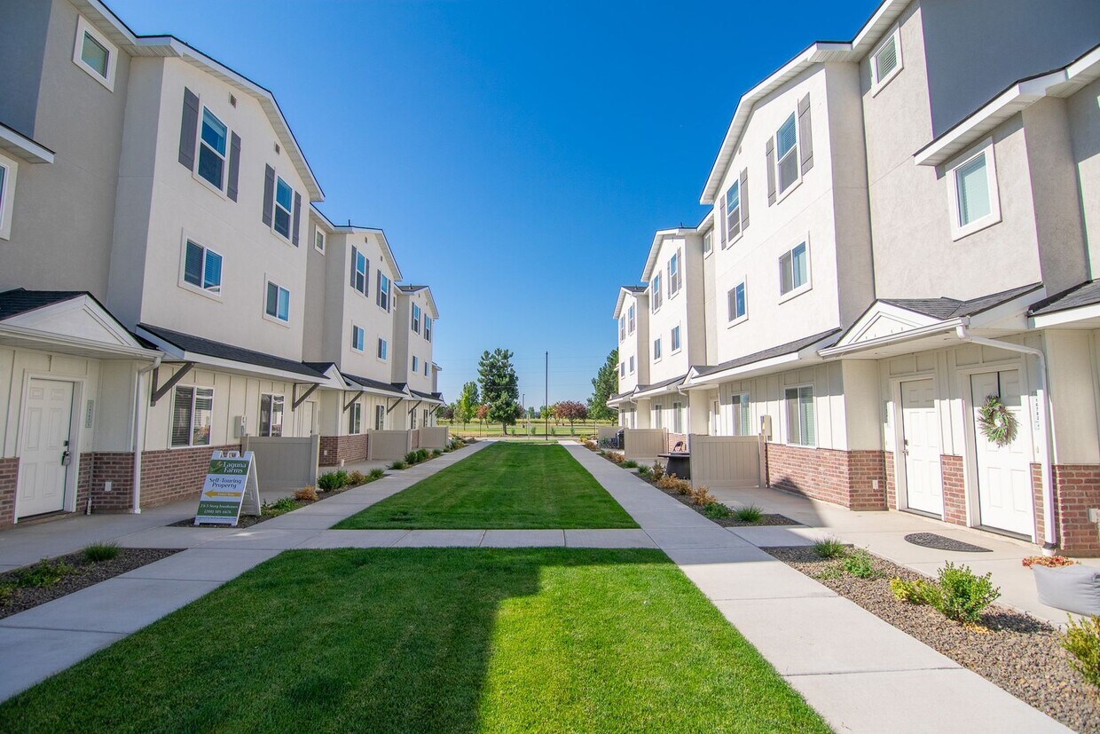 Primary Photo - Beautiful 3-Story Payton at Laguna Farms i...