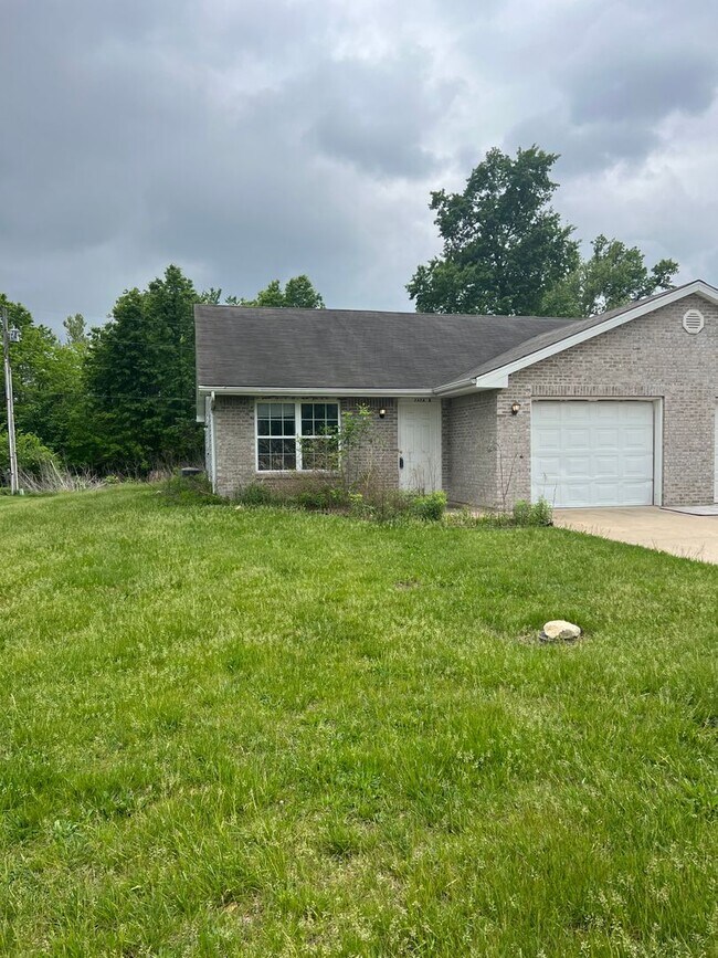 Building Photo - 2626 E Oakbrook Dr