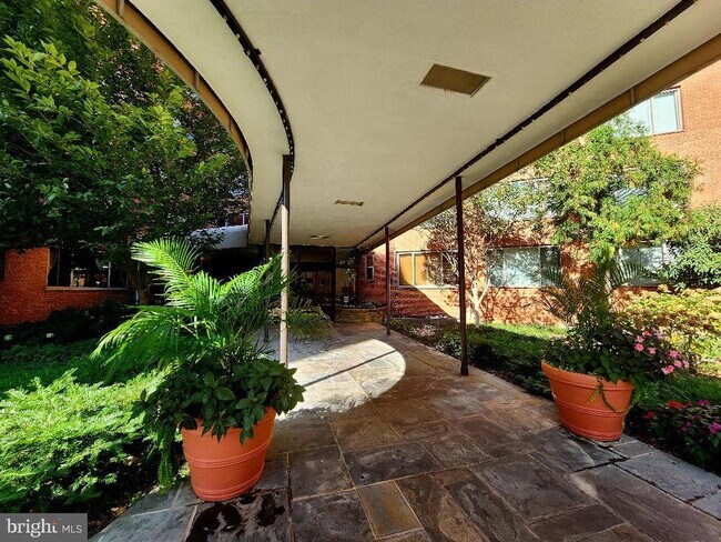 Foto del edificio - 1121 Arlington Blvd