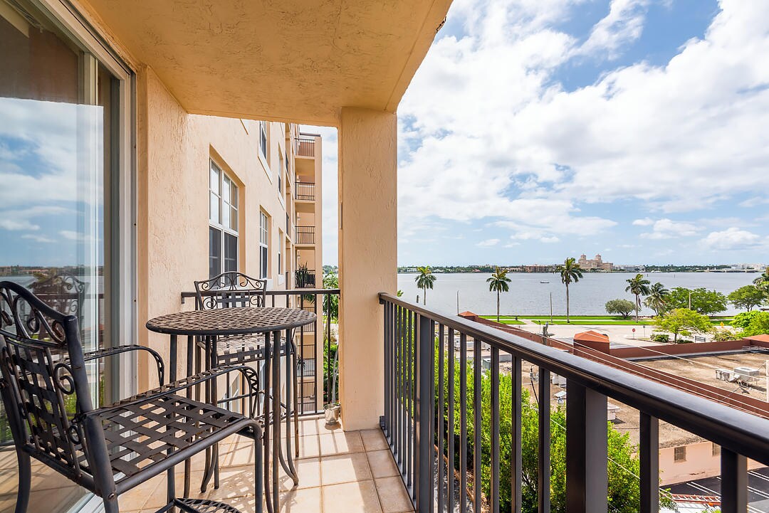 Primary Photo - 1801 N Flagler Dr