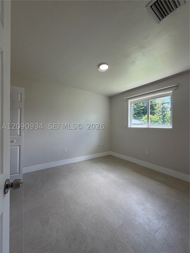Foto del edificio - 9940 SW 212th St