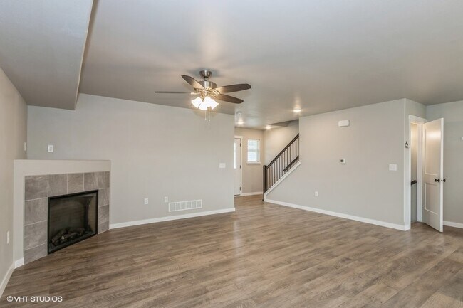 Photo - 927 Aiden St House