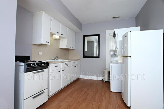 Foto del edificio - 3560 E Douglas Ave