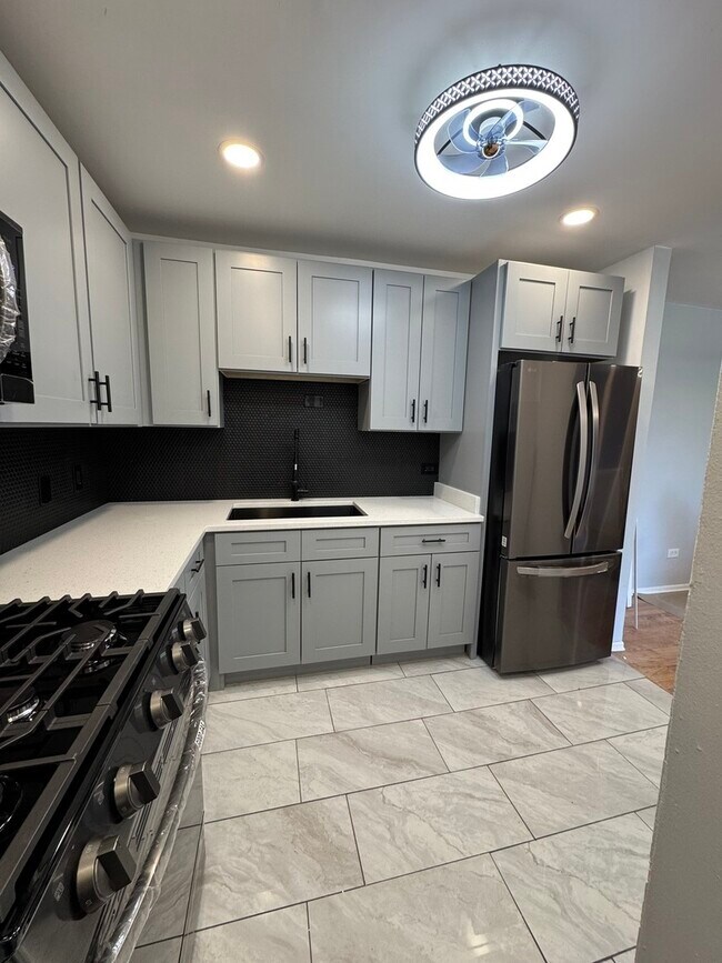 Foto del edificio - 7854 S South Shore Dr