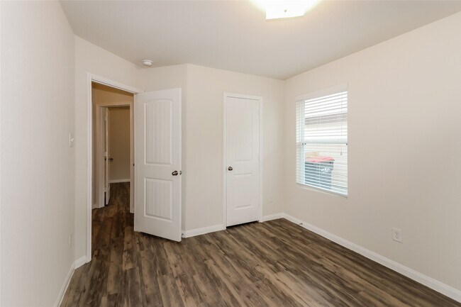 Foto del edificio - 5707 Kyle Cove Dr