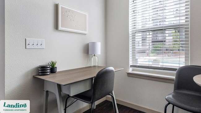 Foto del edificio - 1550 N Raleigh St