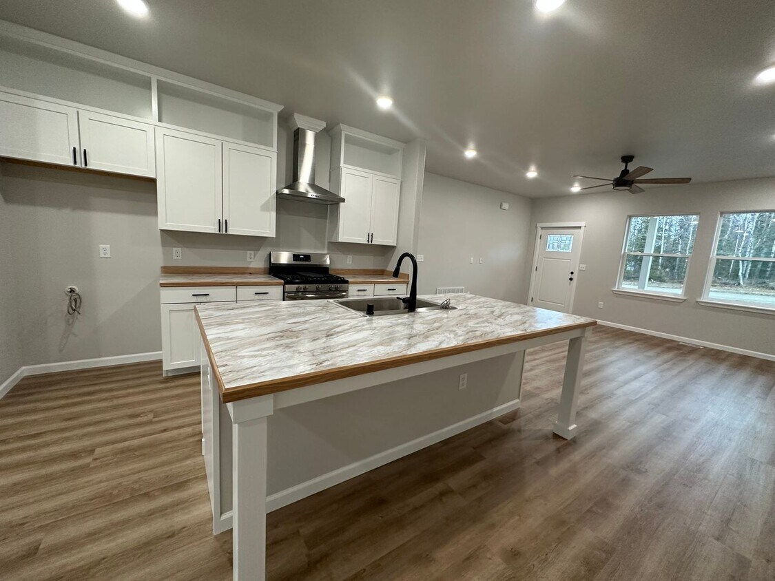 640 Wortham Ave Unit 2, Kenai, AK 99611 Room for Rent in Kenai, AK