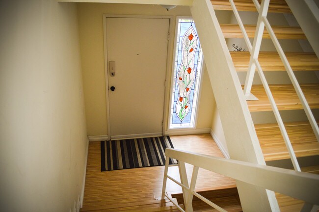 Entrada - 5321 Coldwater Canyon Ave