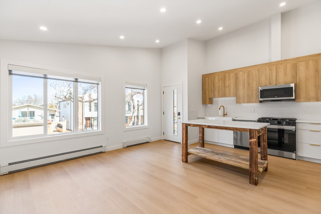 Photo principale - 9841-74 74 Ave NW