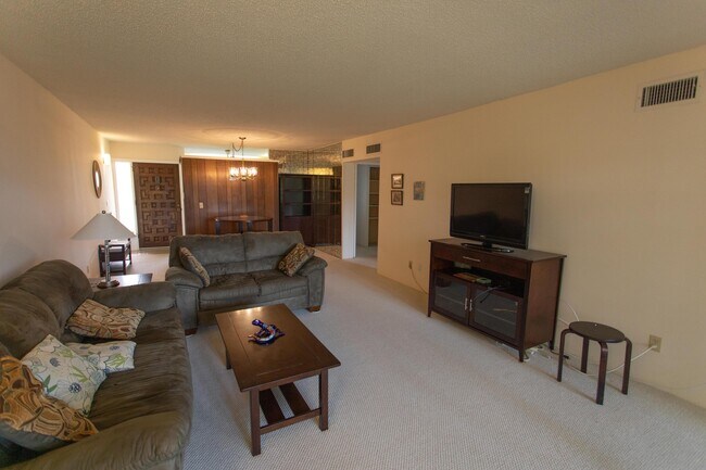 Foto del edificio - 1561 NE 12th Terrace