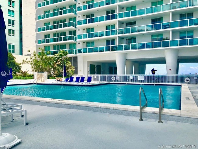 Building Photo - 1 br, 1 bath  - 1800 Club Condo