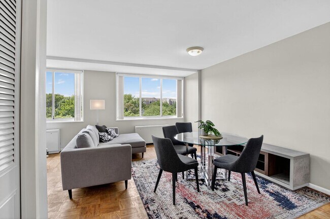 Foto del edificio - 10401 Grosvenor Pl
