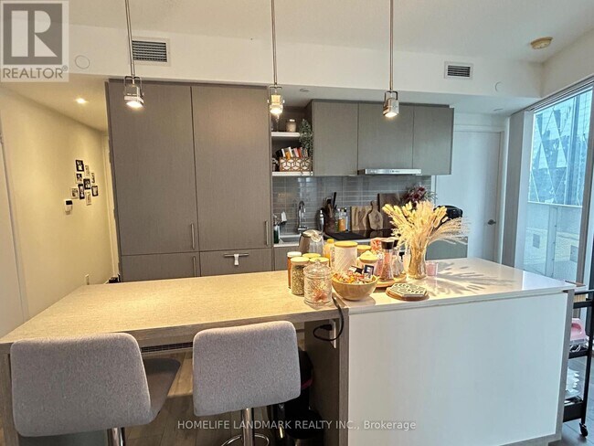 Building Photo - 100 Harbour St