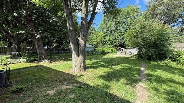 Foto del edificio - CENTER TOWNSHIP 3 BEDROOM DUPLEX AVAILABLE NOW!  ACCEPTS SECTION 8