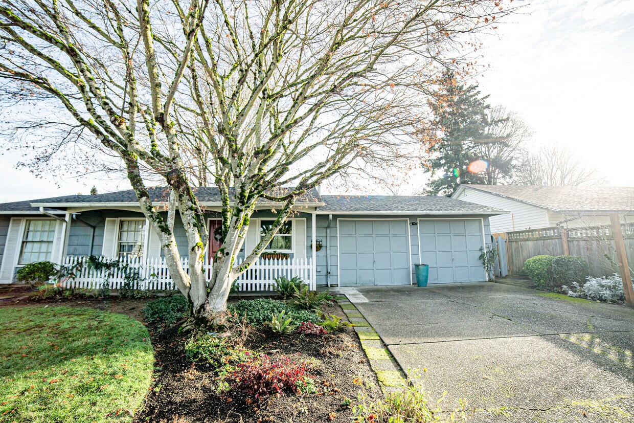 Primary Photo - 4216 NE 132nd Ave