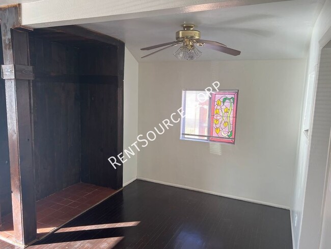 Building Photo - 2 Bedroom Home For Rent in Barstow