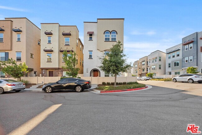 Foto del edificio - 749 Daniel Freeman Cir