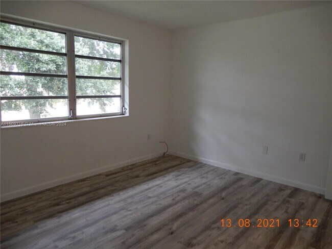 Foto del edificio - 13960 Lake Placid Ct