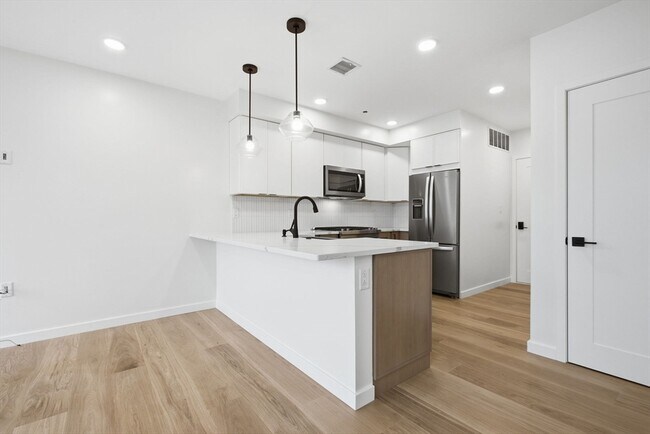 Foto del edificio - 457 W Broadway