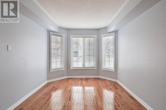 Photo du bâtiment - 168 Wainscot Ave