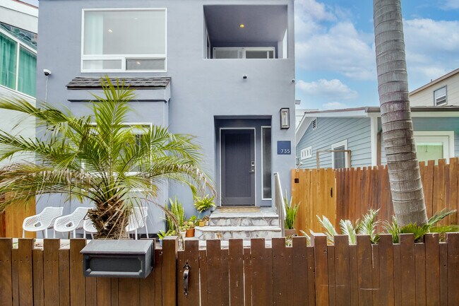 Foto del edificio - 735 Whiting Ct