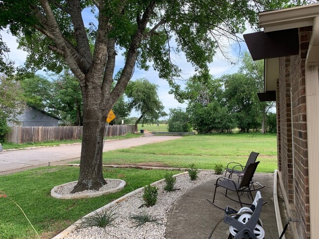 Foto del edificio - 9135 Braswell St