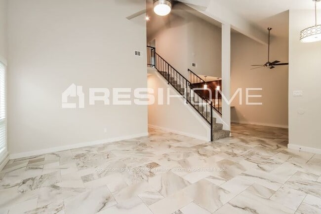Building Photo - 11847 Fairpoint Dr