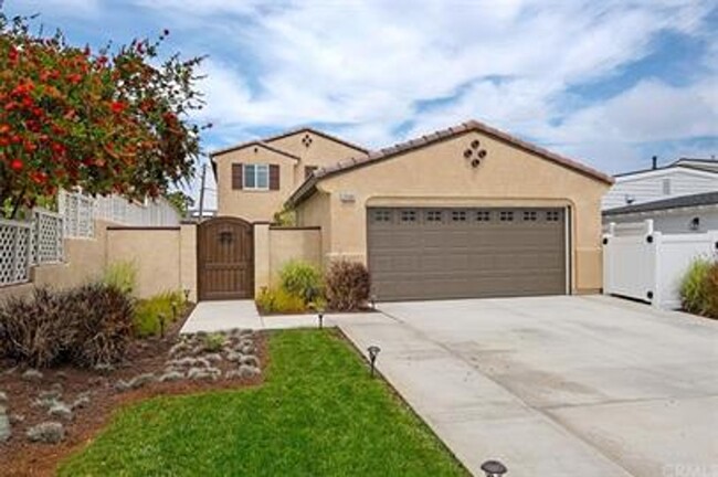 Building Photo - Beautiful 4 Bedroom 3 Bath Single Family H...