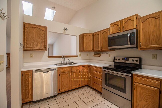 Foto del edificio - AVAILABLE IN AUGUST - CUTE AND COZY 3 BR HOME IN DESIRABLE NEIGHBORHOOD