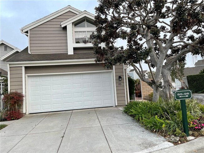 End Patio Townhome. Detached (no adjoining neighbor walls) - 13080 Mindanao Way