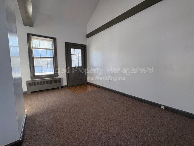 Foto del edificio - 320 Chamberlain Rd