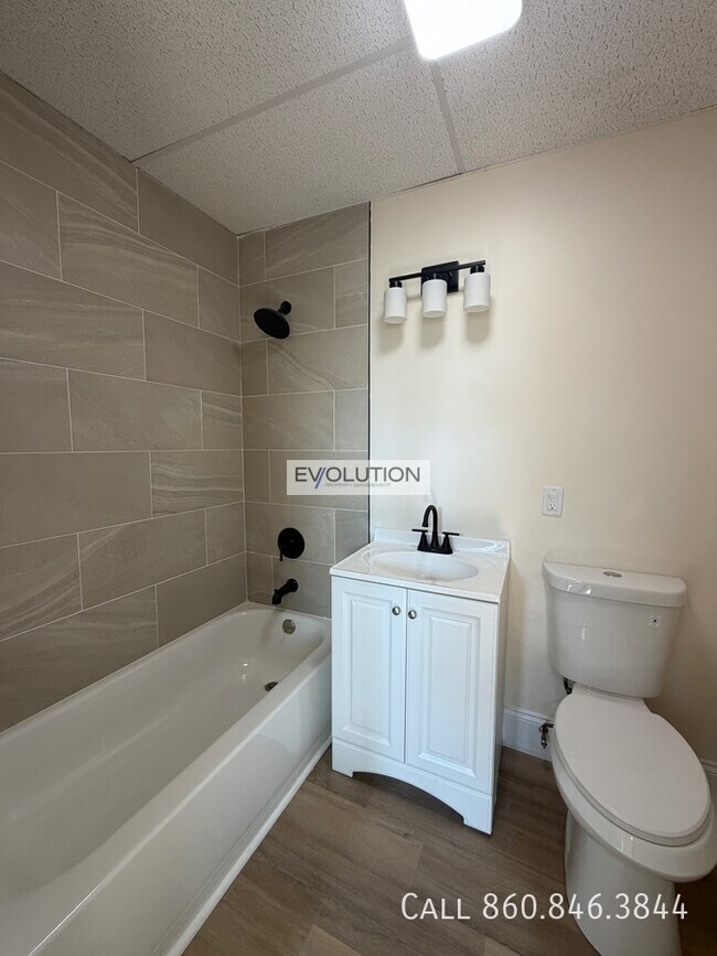 Foto del edificio - 906-908 Park St-3W