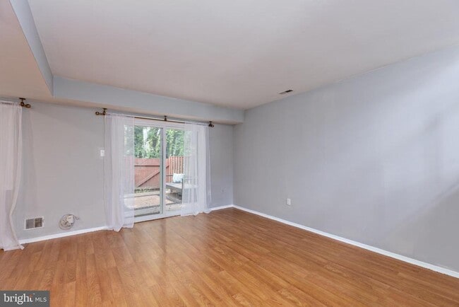 Building Photo - 1913 Encino Dr
