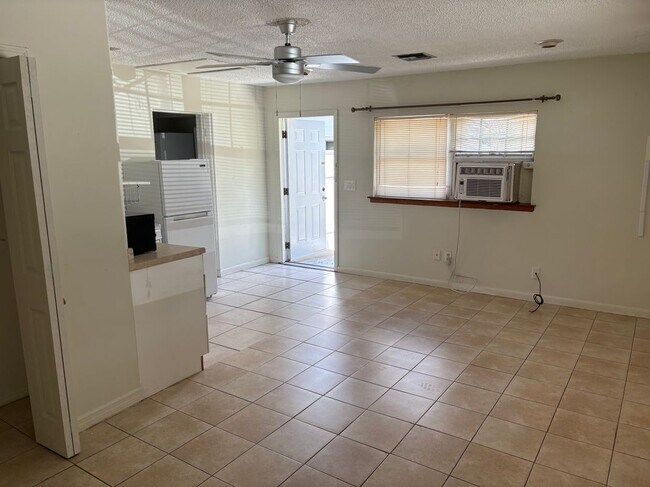 Foto del edificio - 2037 Linden Rd