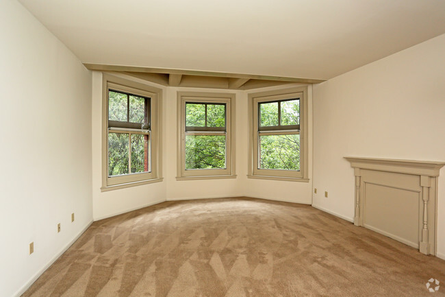 Living Area - Brighton Court