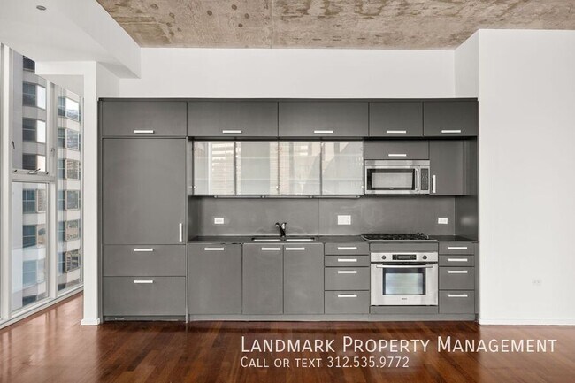 Foto del edificio - 550 N St Clair St