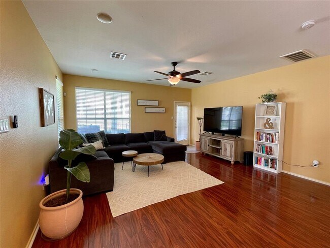 Foto del edificio - 1900 Scofield Ridge Pkwy