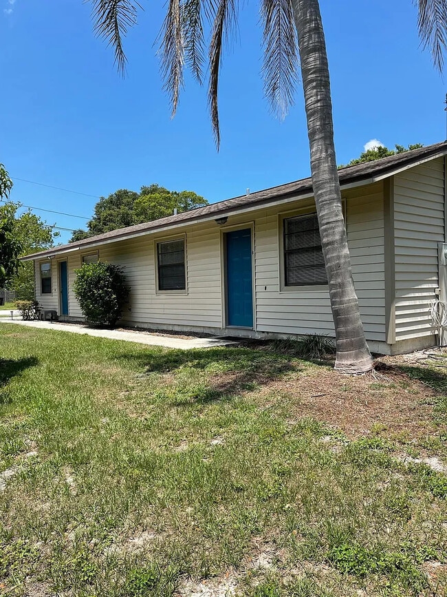 Building Photo - 2901 Bay View Dr