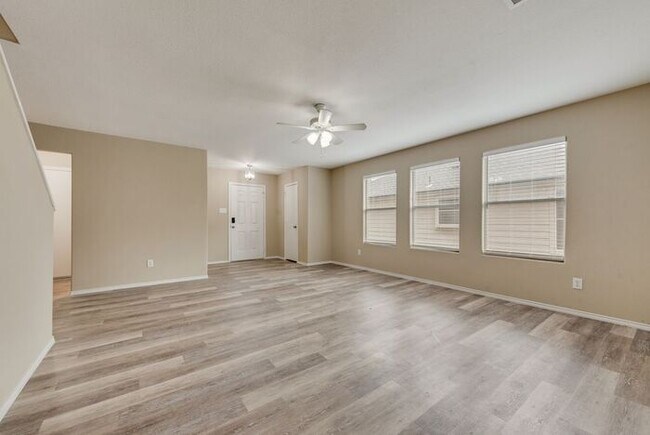 Foto del edificio - Newly updated home ready for move in