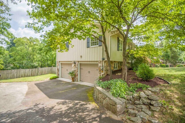 Foto del edificio - Knoxville 37934 - 4 bedroom, 2.5 bath home...
