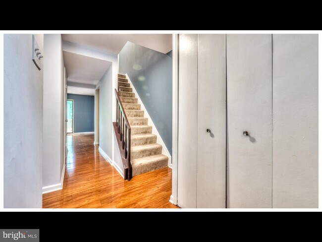 Building Photo - 7471 Hickory Log Cir