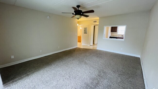 Foto del edificio - 2860 Somerset Park Dr